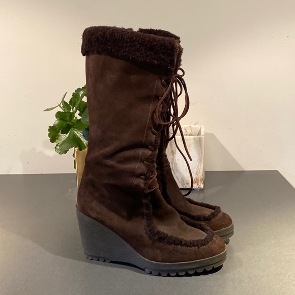 Suede and shearling wedge winter boots. - Picture 1 of 6